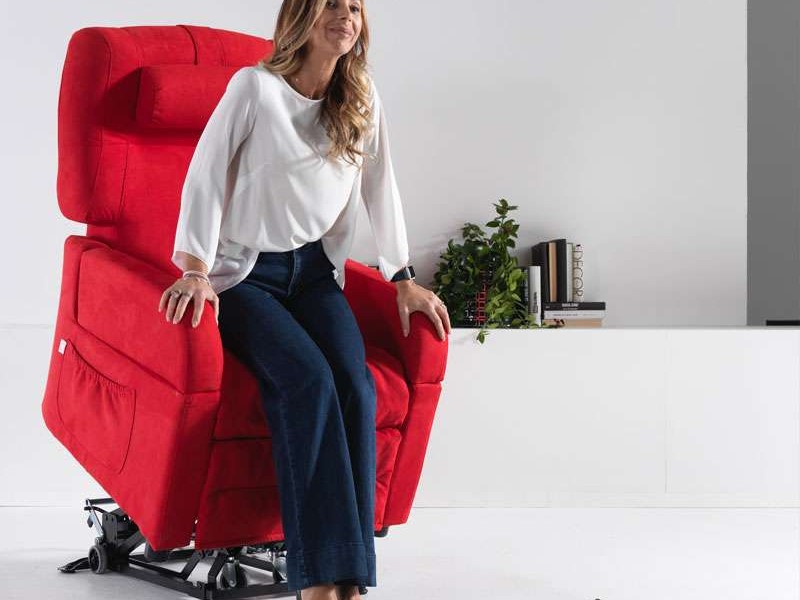 Poltrona alzapersona Lucrezia
